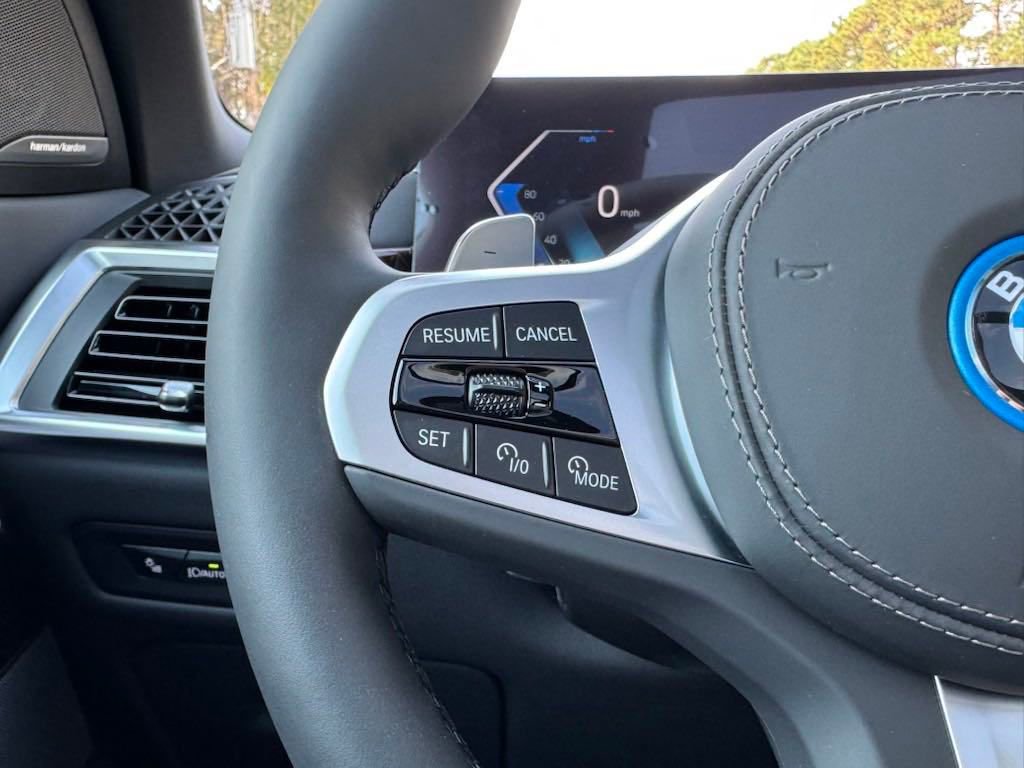 Used 2025 BMW X5 xDrive50e w/ M Sport Package image 25