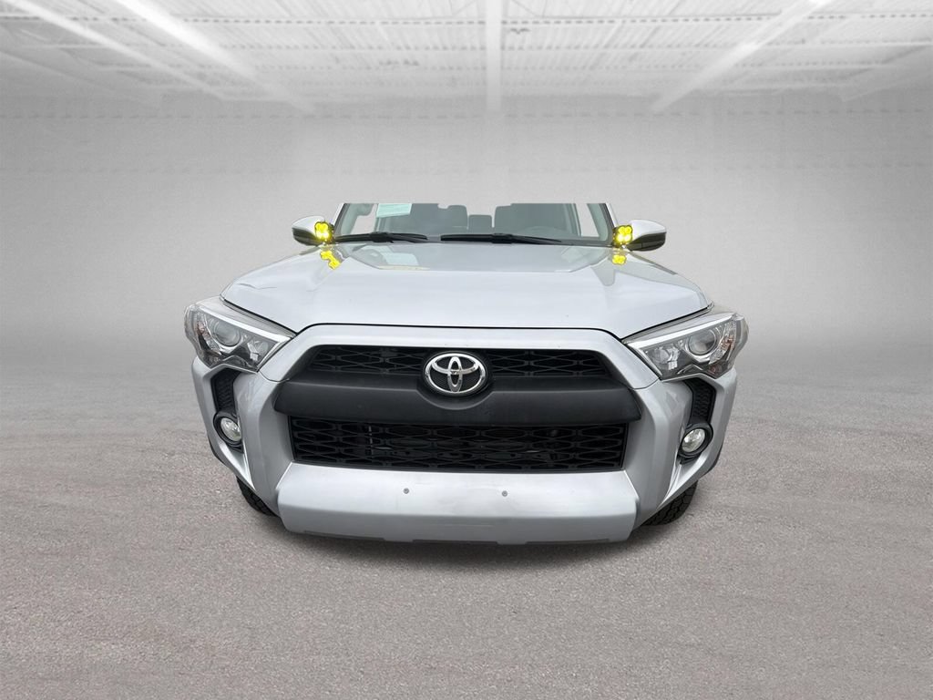 Used 2018 Toyota 4Runner SR5 AWD/4WD image 16