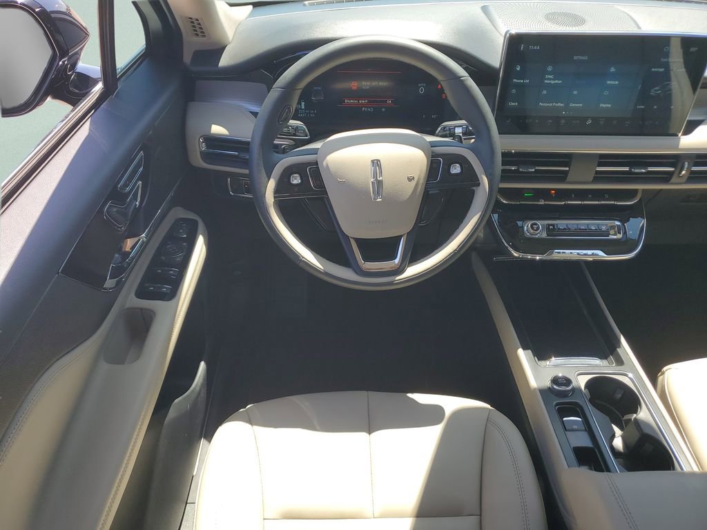 Used 2025 Lincoln Corsair FWD image 12