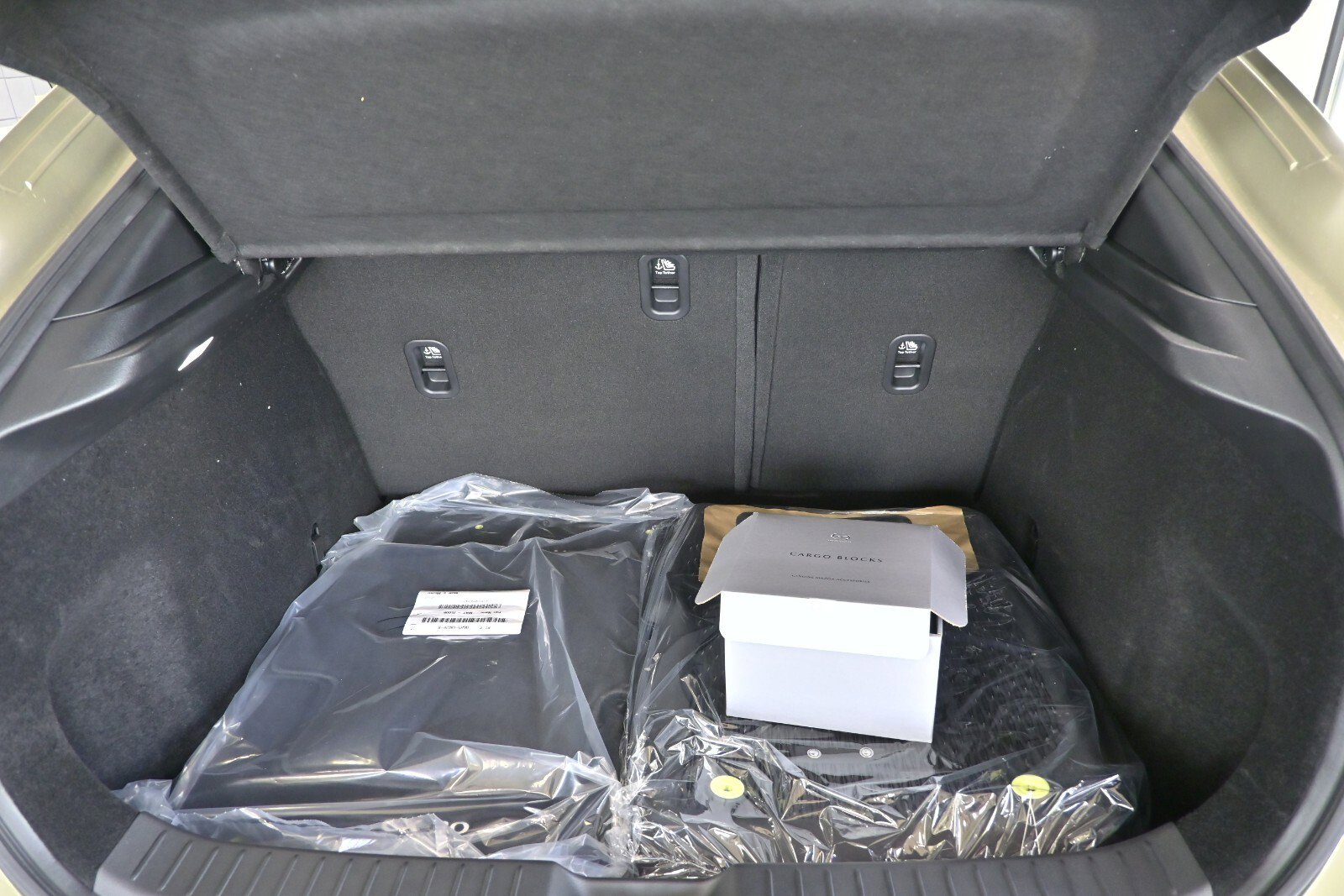 New 2025 MAZDA CX-30 Carbon image 13