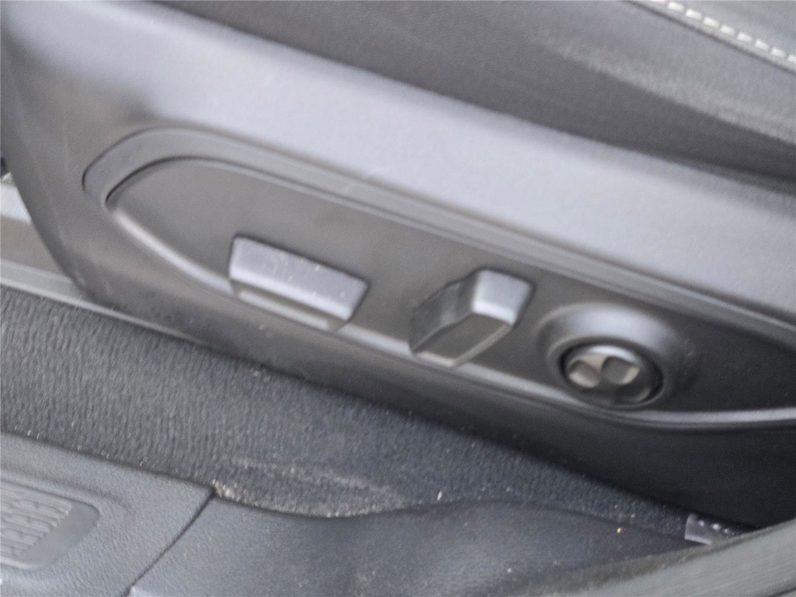 Used 2024 Jeep Grand Cherokee Laredo X image 27