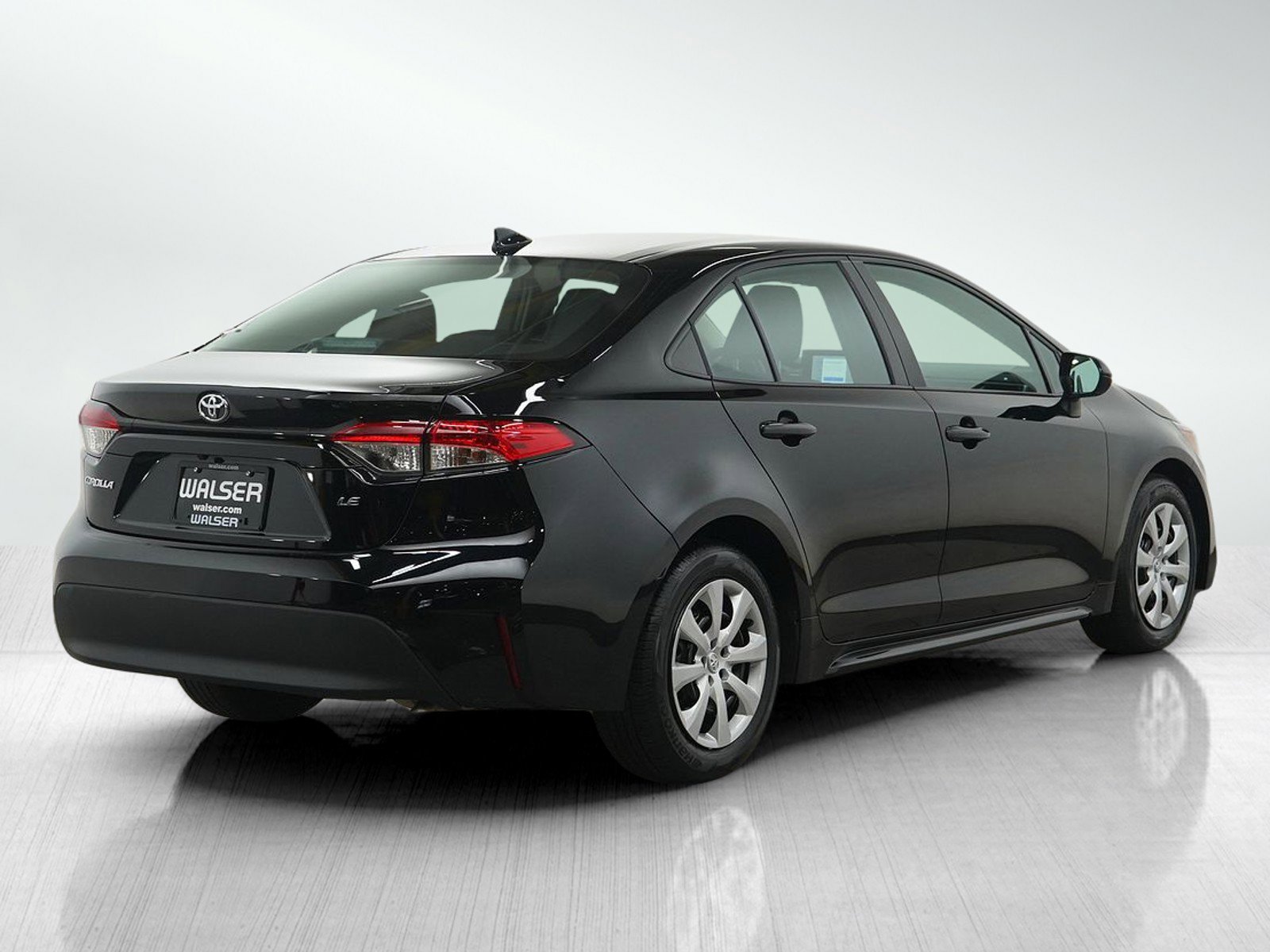 Used 2025 Toyota Corolla LE FWD image 5