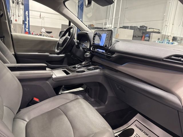 Certified 2024 Toyota Sienna Limited image 28