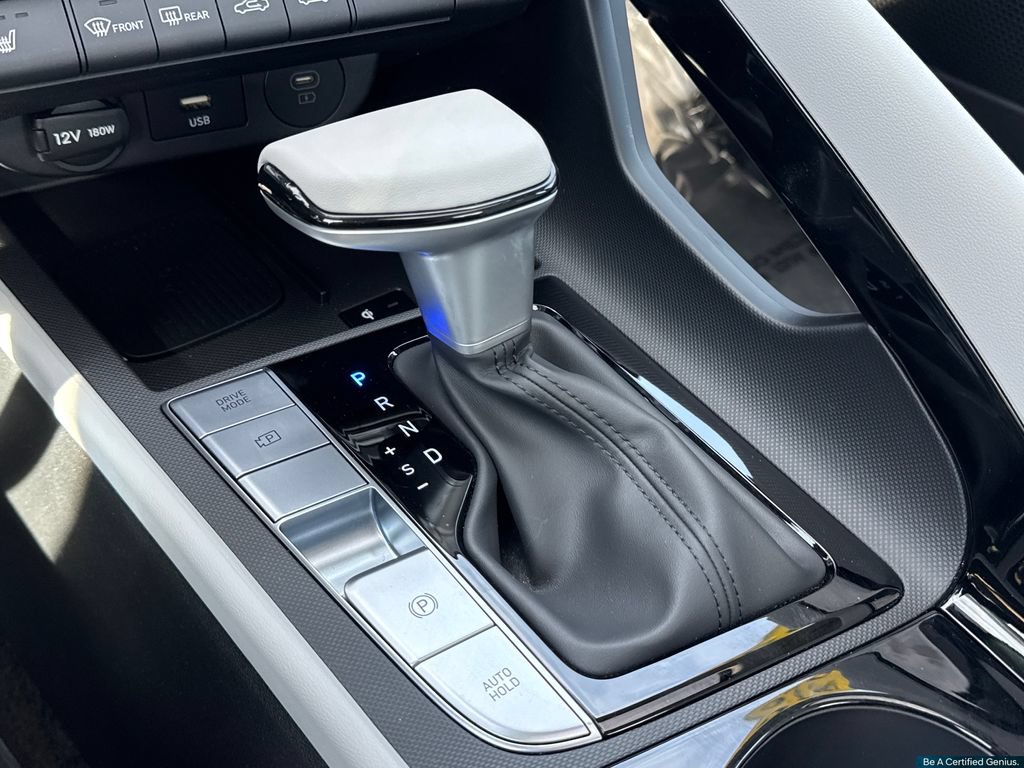 Certified 2026 Hyundai Elantra Limited FWD image 32