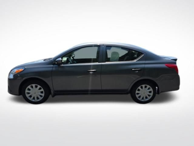 Used 2018 Nissan Versa S Plus FWD image 2