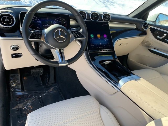 Used 2025 Mercedes-Benz GLC 300 4MATIC image 18