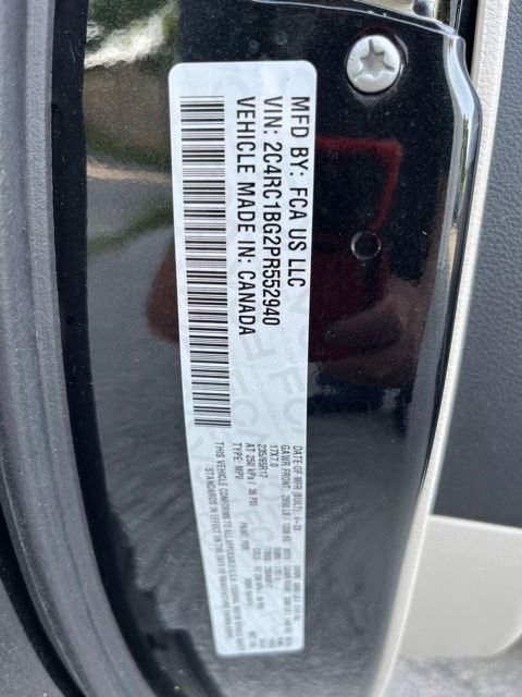 Used 2023 Chrysler Pacifica Touring-L FWD image 29