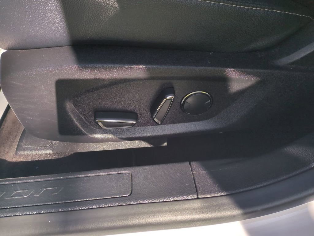 Used 2018 Ford Fusion SE w/ Equipment Group 201A image 19