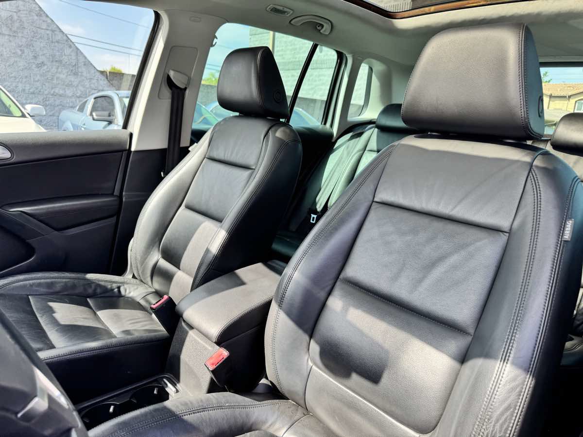 Used 2011 Volkswagen Tiguan SEL FWD image 37