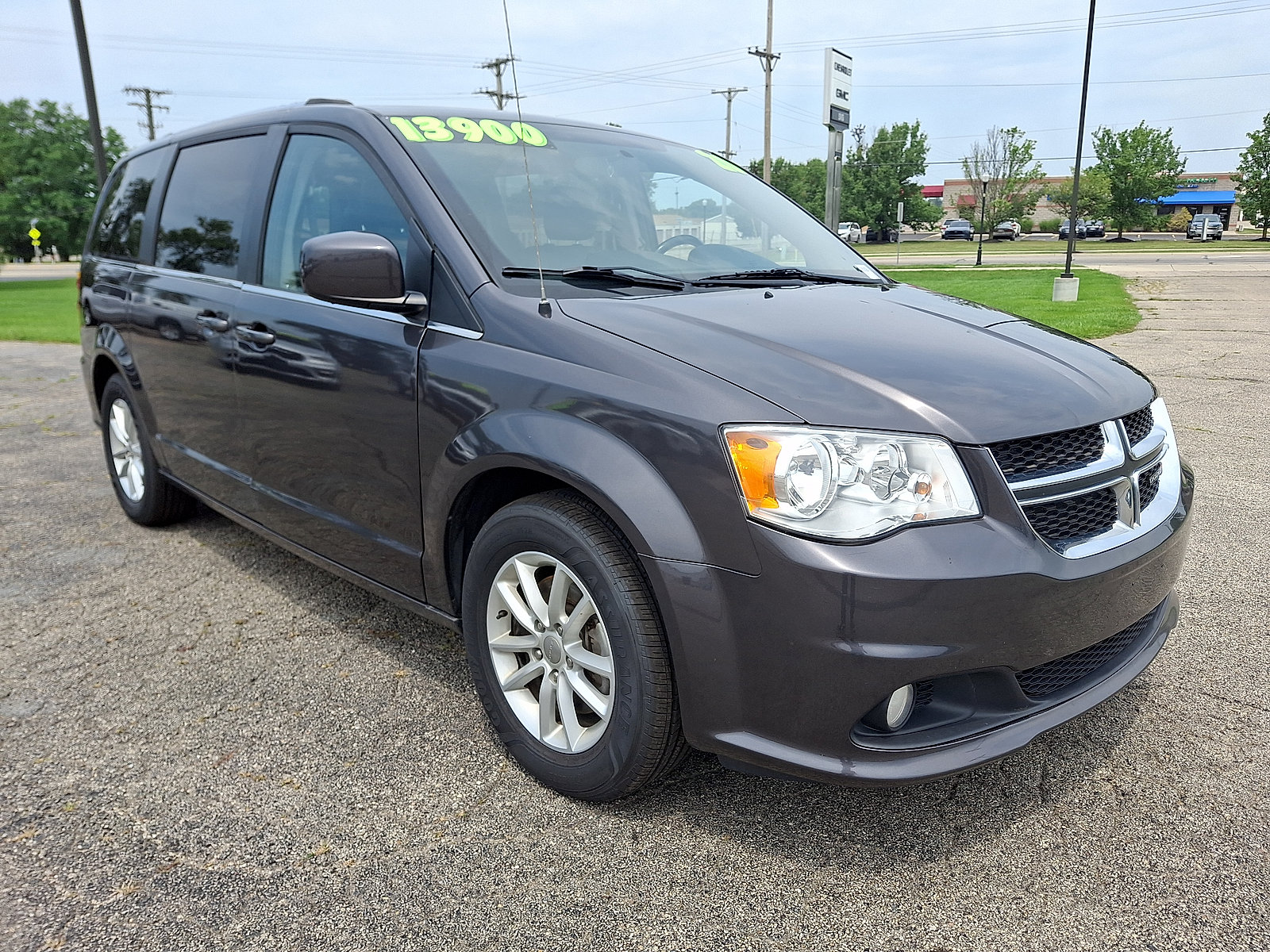 Used 2020 Dodge Grand Caravan SXT FWD image 1