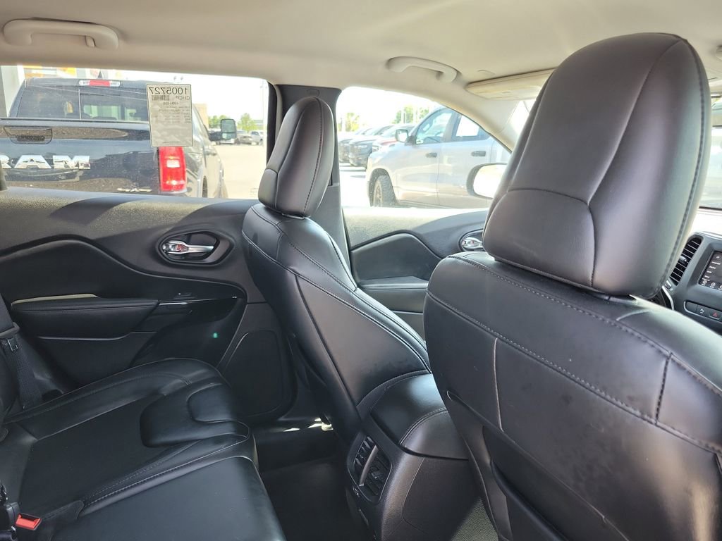 Used 2020 Jeep Cherokee Latitude Plus FWD image 30