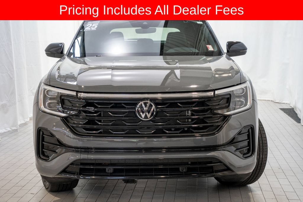Used 2025 Volkswagen Atlas Cross Sport SEL R-Line AWD/4WD image 2