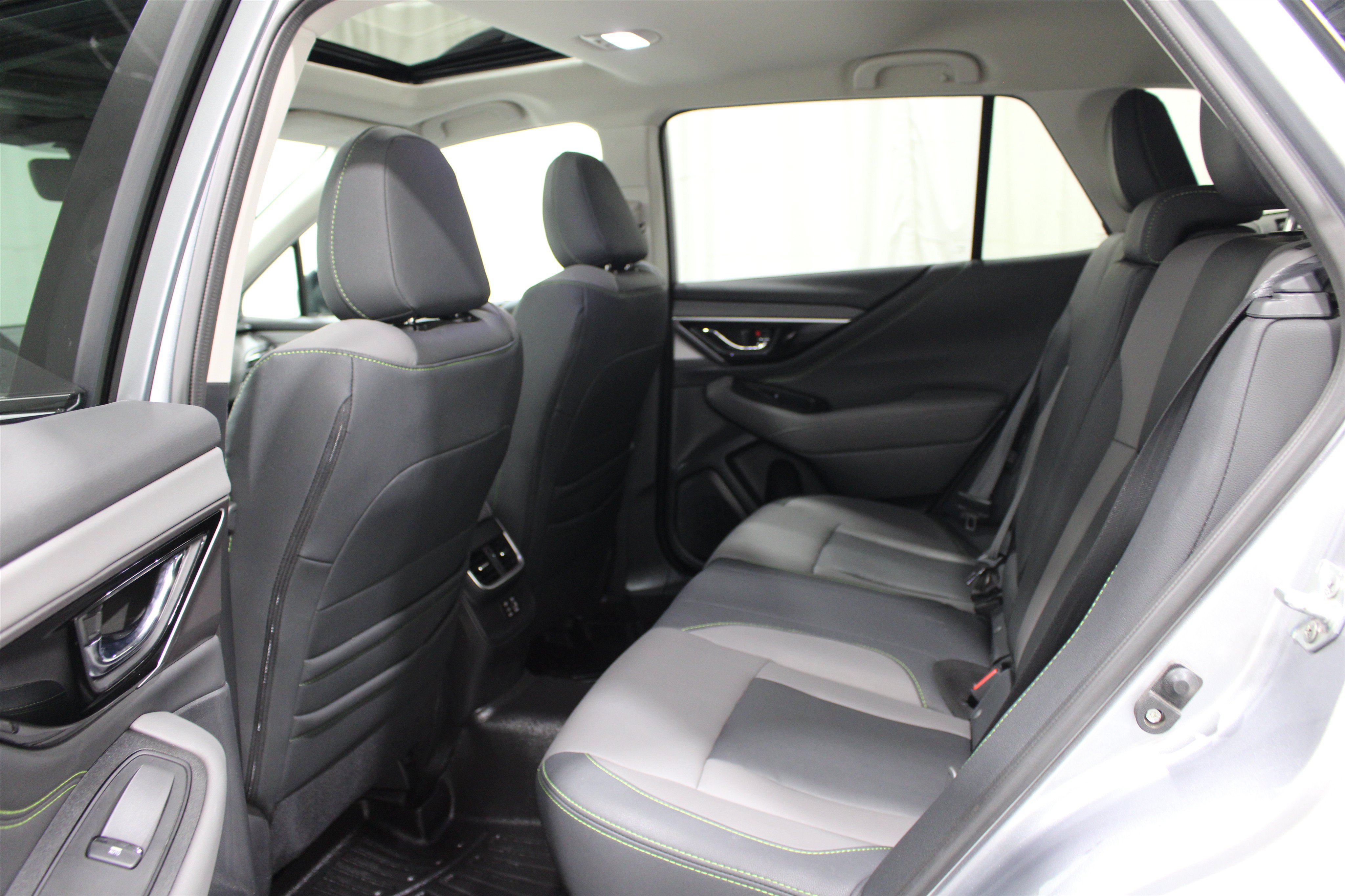Used 2025 Subaru Outback Onyx Edition AWD/4WD image 6