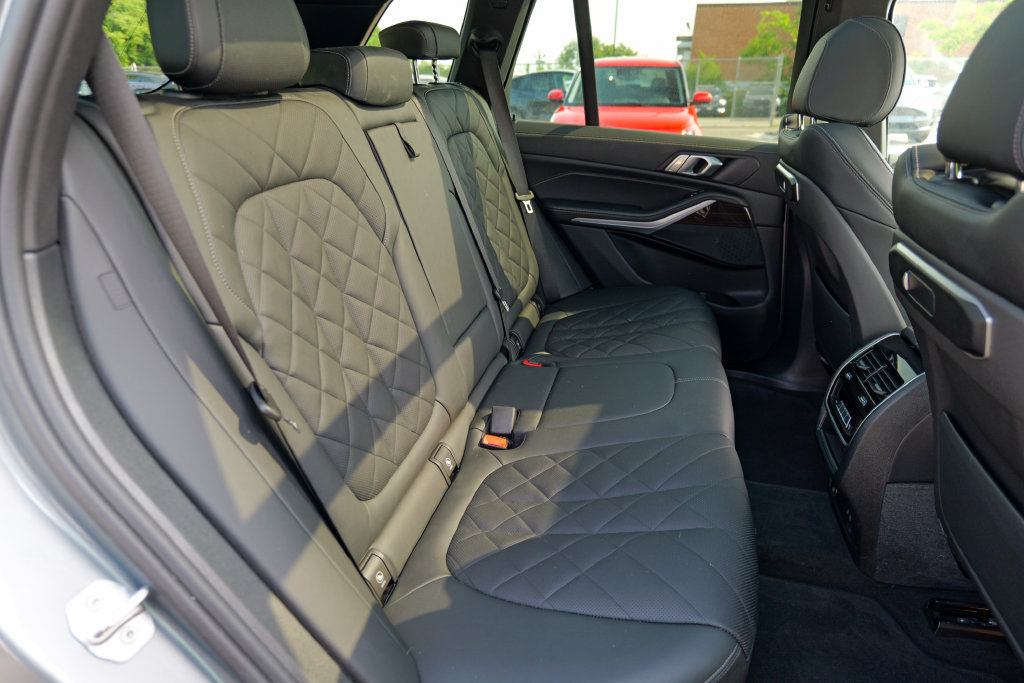 Used 2024 BMW X5 xDrive50e AWD/4WD image 32