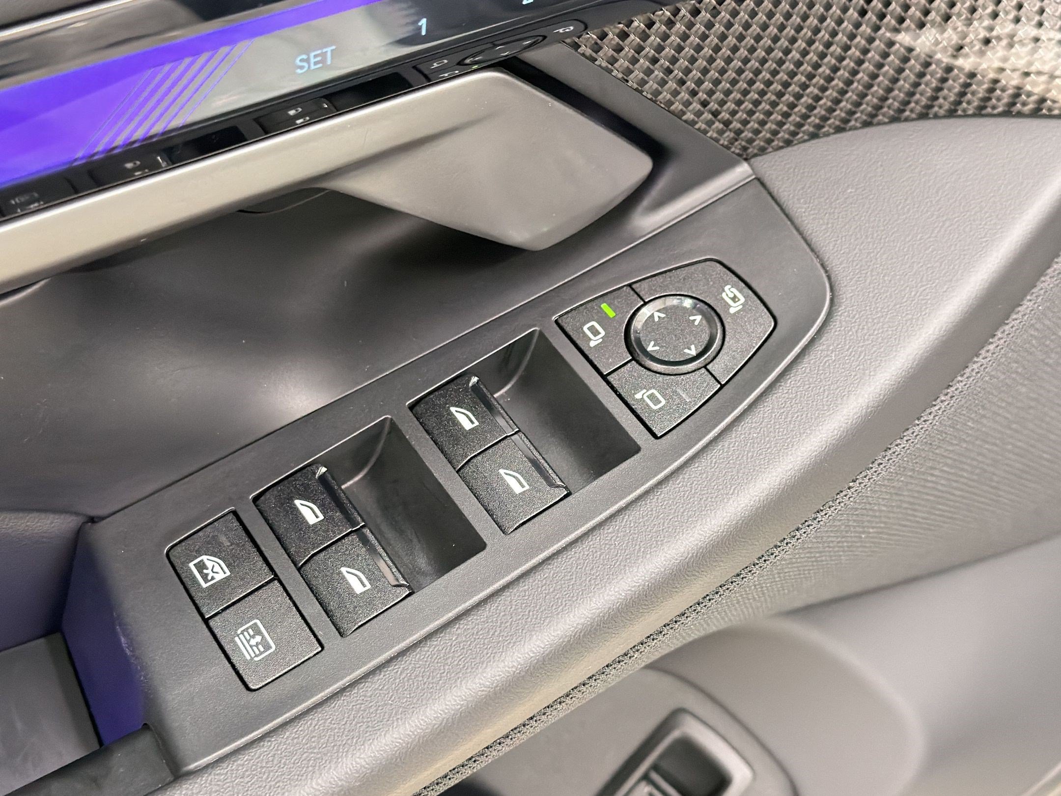 Certified 2025 BMW M5 w/ Carbon Package AWD/4WD image 19