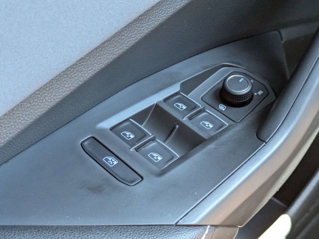 Used 2025 Volkswagen Jetta SE image 25