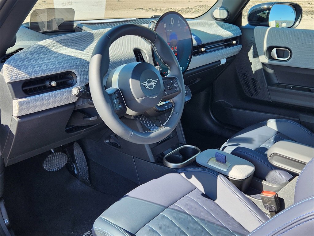 Used 2025 MINI Cooper 2-Door Hardtop image 7