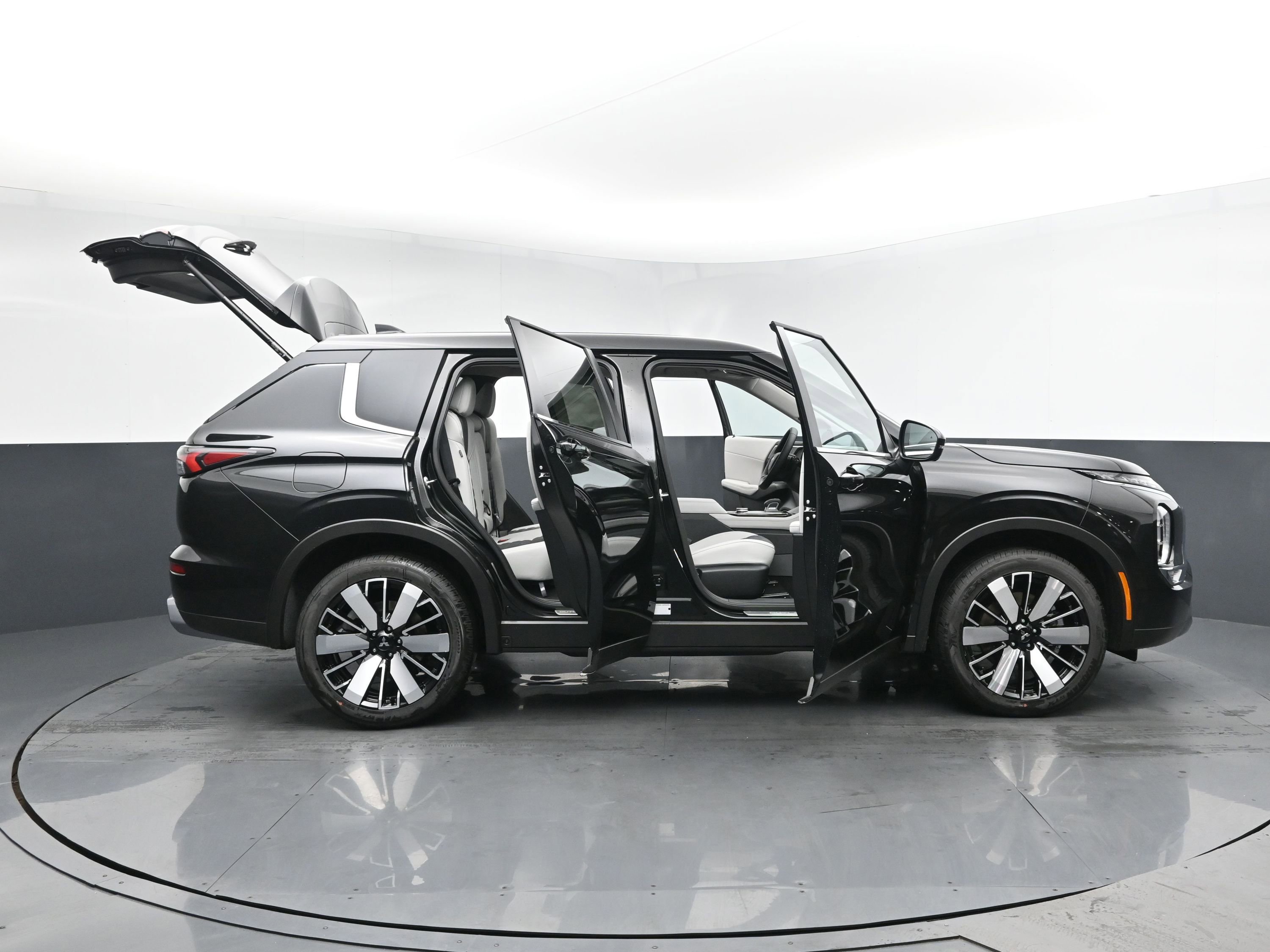 New 2026 Mitsubishi Outlander LE image 27