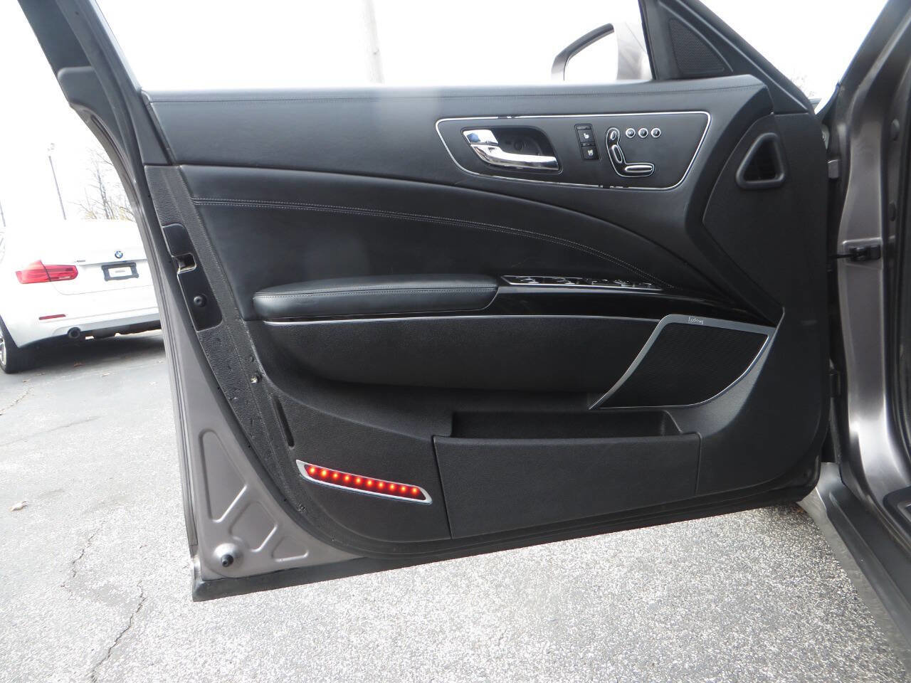 Used 2016 Kia K900 Luxury image 35