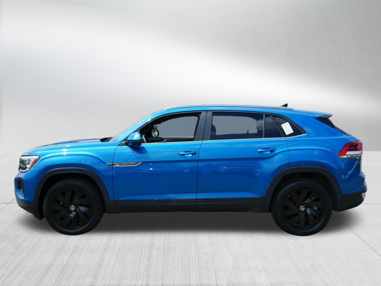 Certified 2024 Volkswagen Atlas Cross Sport SE w/ Panoramic Sunroof Package AWD/4WD image 4