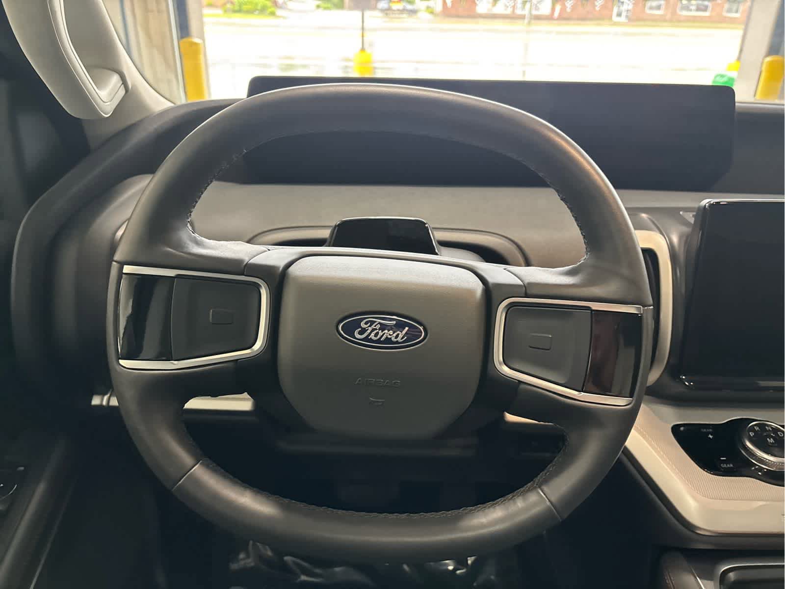 Used 2025 Ford Expedition Active AWD/4WD image 12