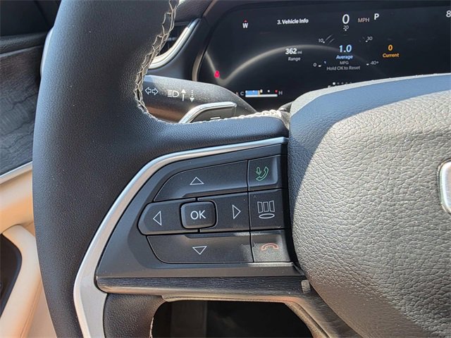 Used 2024 Jeep Grand Cherokee Limited w/ Black Appearance Package image 15