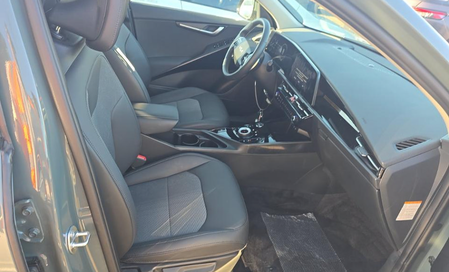 Certified 2024 Kia Niro Wind w/ Wind Preserve Package FWD image 11