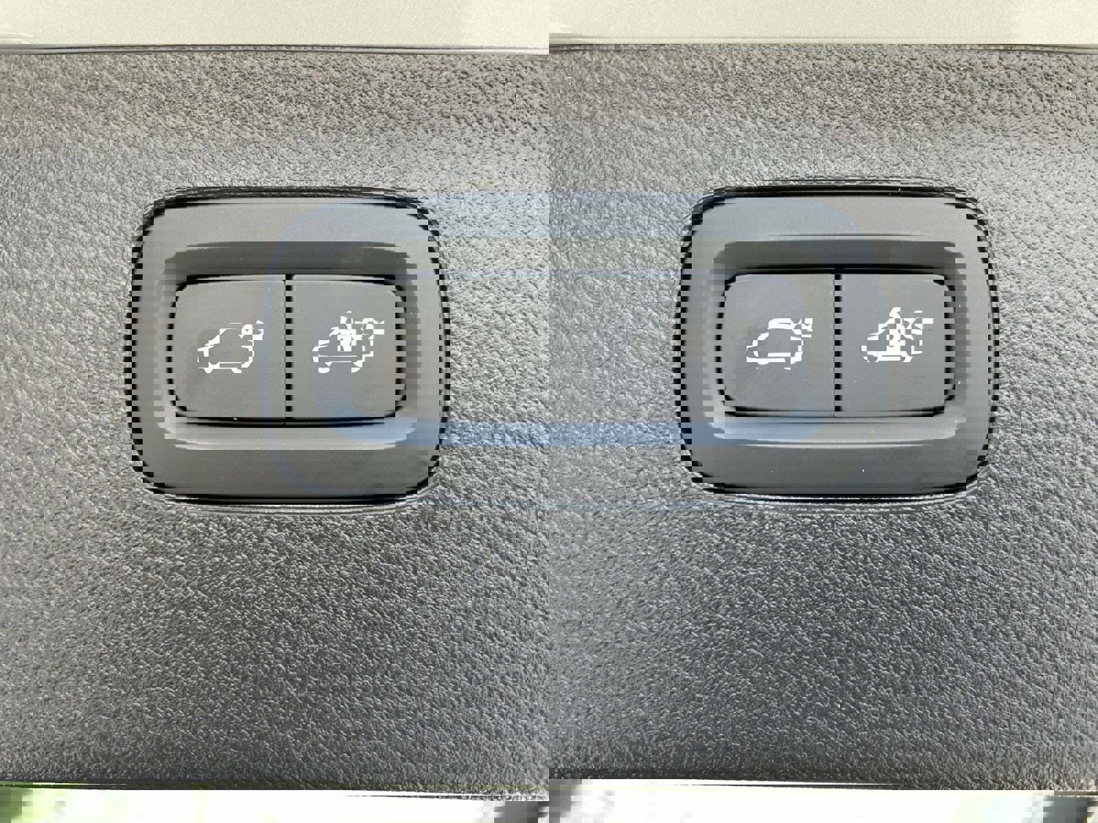 Certified 2025 Volvo XC90 B6 Plus image 19