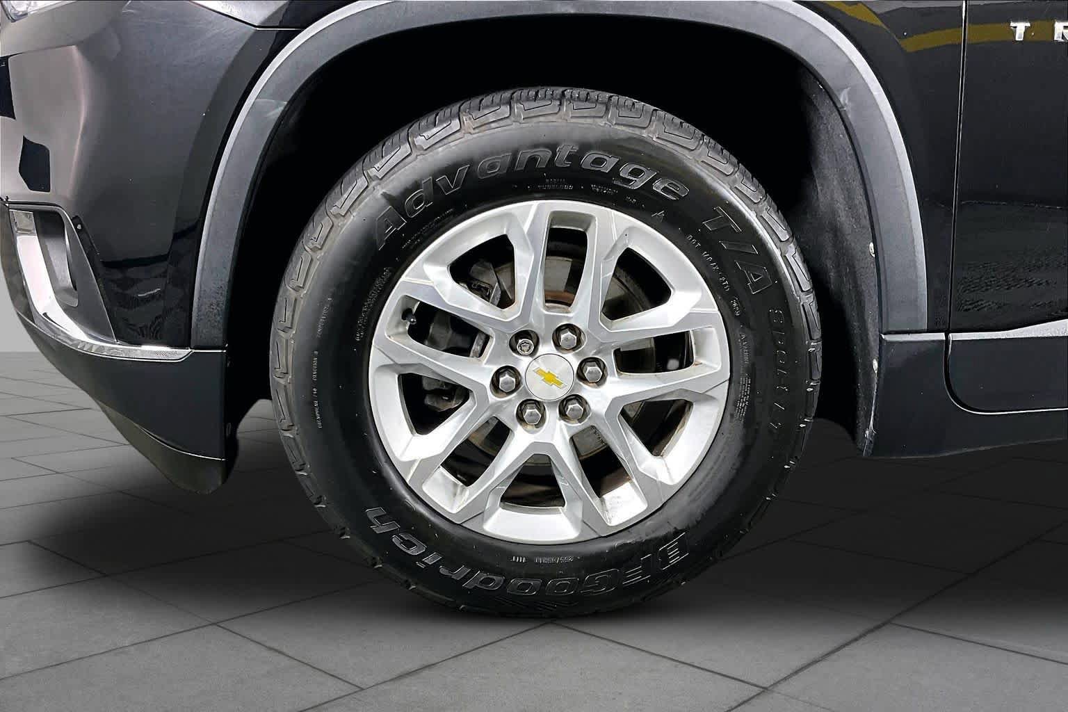 Used 2018 Chevrolet Traverse LT FWD image 11