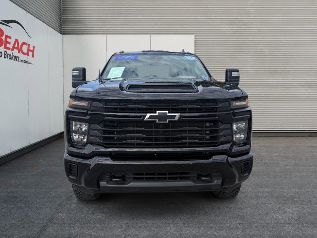 Used 2024 Chevrolet Silverado 2500 Custom w/ Custom Value Package image 5