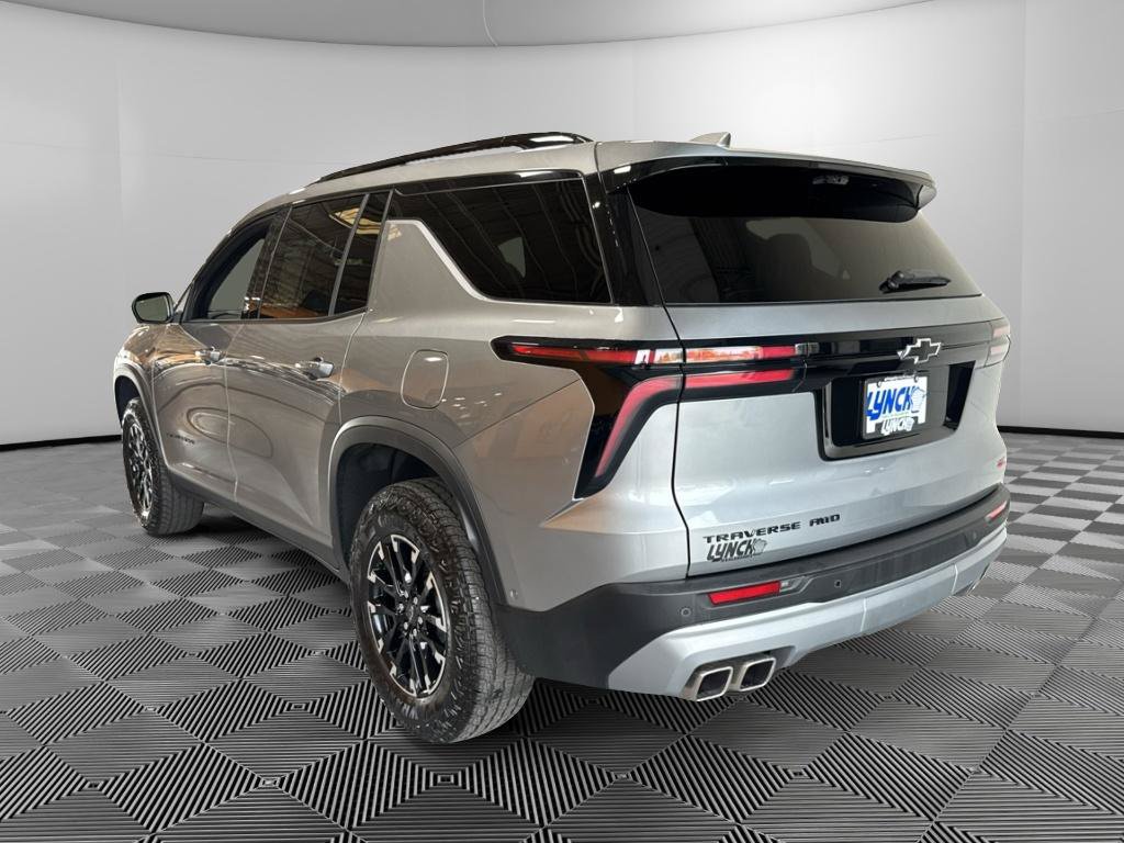 Used 2025 Chevrolet Traverse Z71 w/ Enhanced Driving Package AWD/4WD image 3