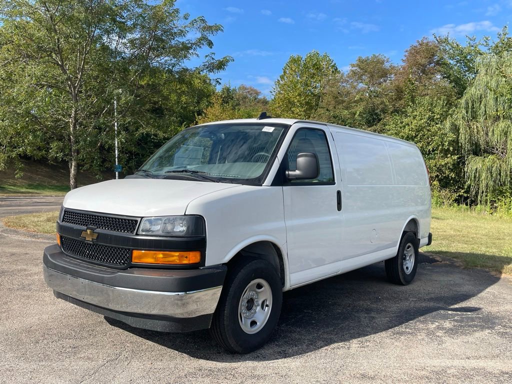New 2025 Chevrolet Express 3500 w/ Driver Convenience Package RWD image 7