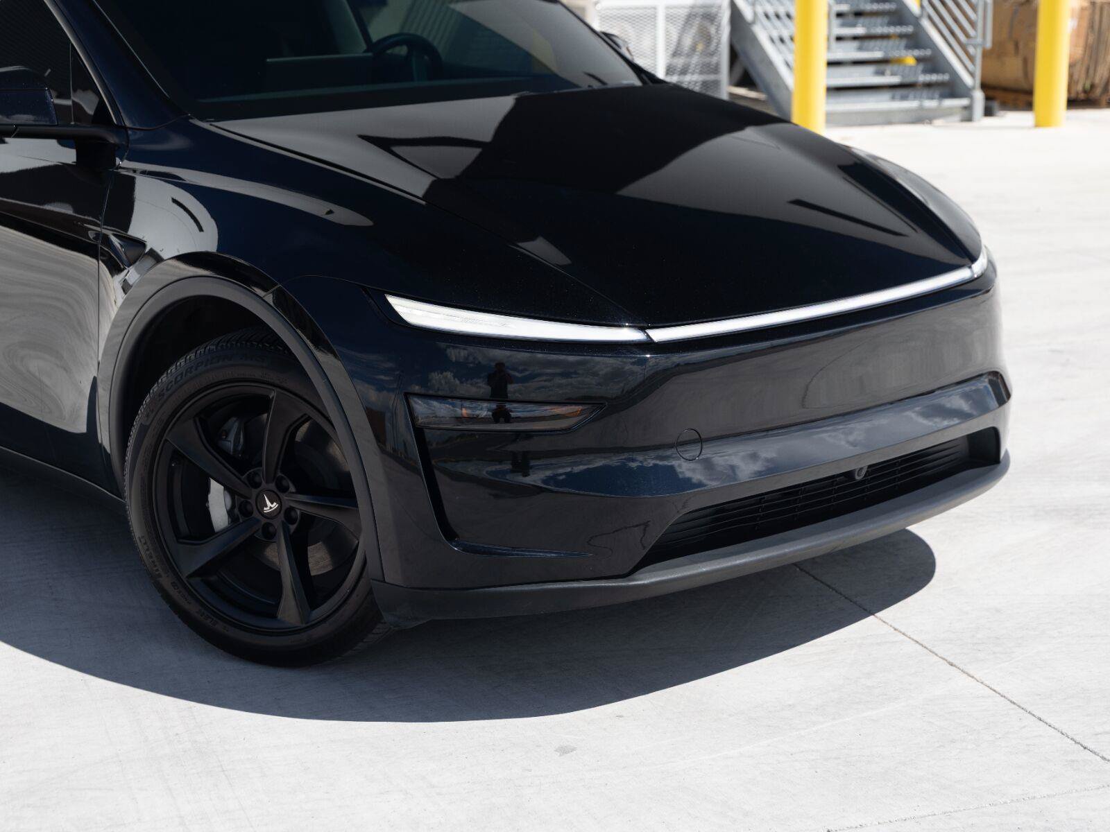 Used 2026 Tesla Model Y Long Range AWD/4WD image 3