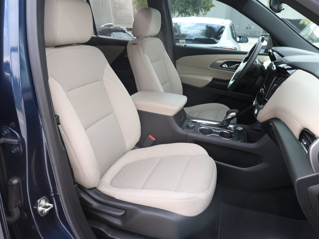 Used 2023 Chevrolet Traverse LS FWD image 18