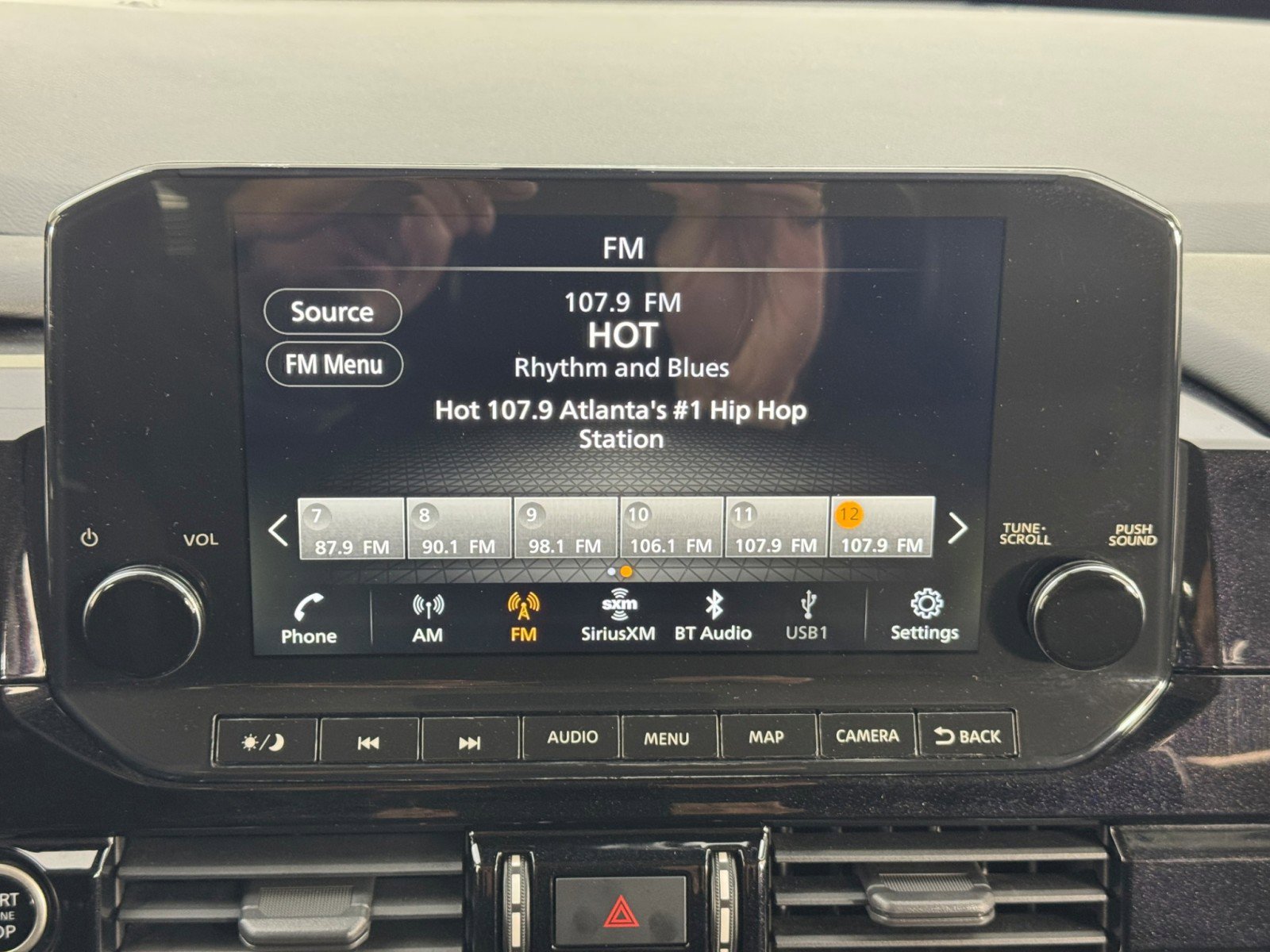 Used 2022 Nissan Pathfinder SL w/ Lighting Package (N92) image 24