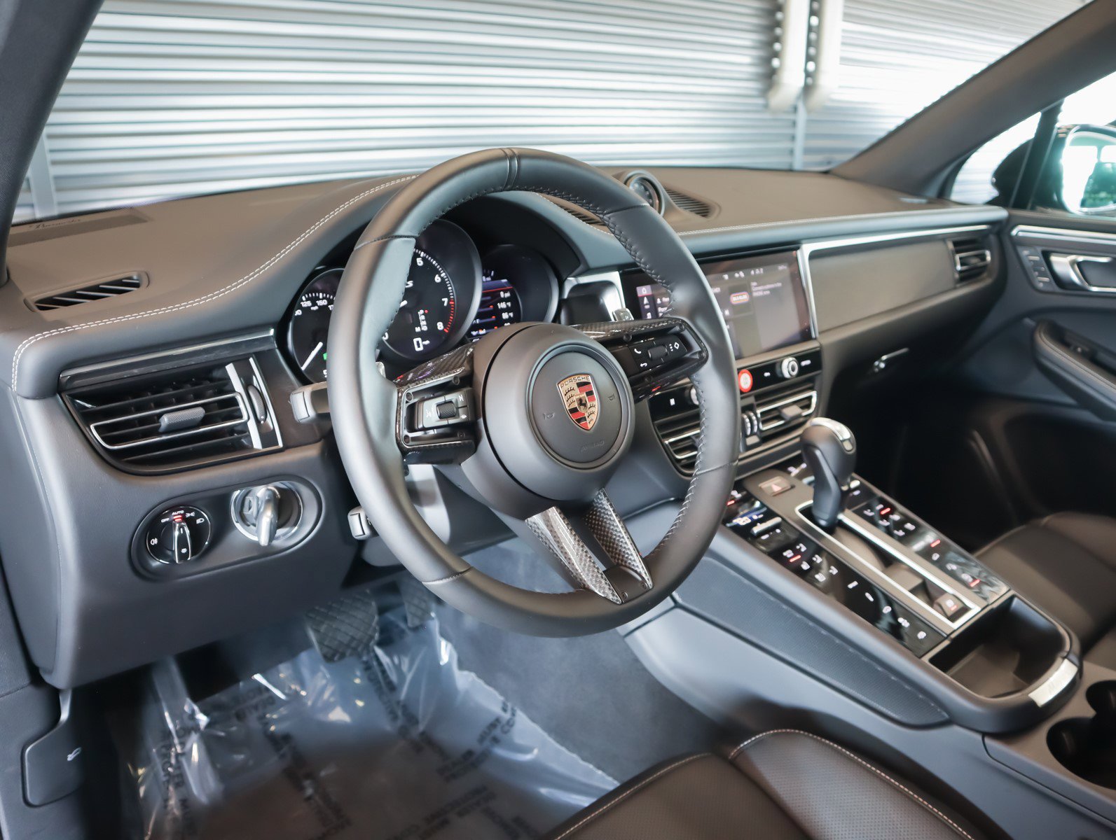 Certified 2025 Porsche Macan GTS image 4