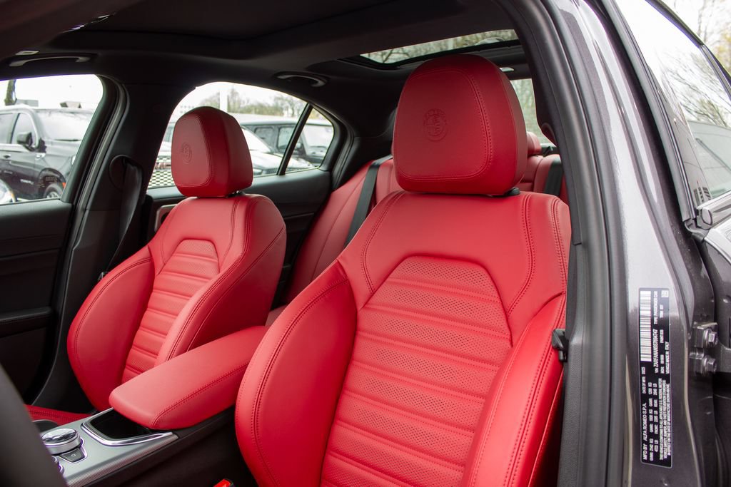 New 2025 Alfa Romeo Giulia AWD w/ Veloce Package AWD image 12