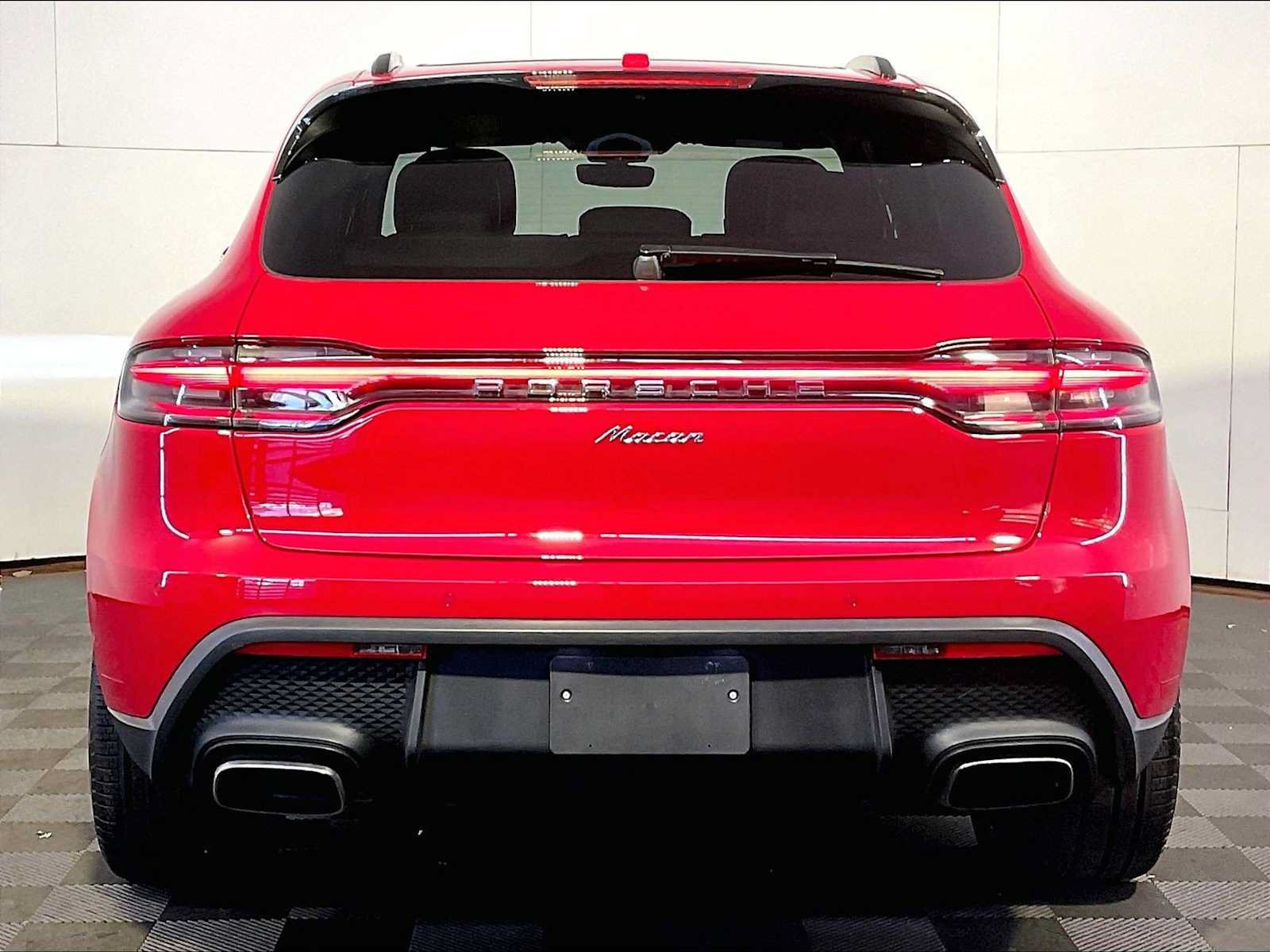 Certified 2023 Porsche Macan AWD/4WD image 6