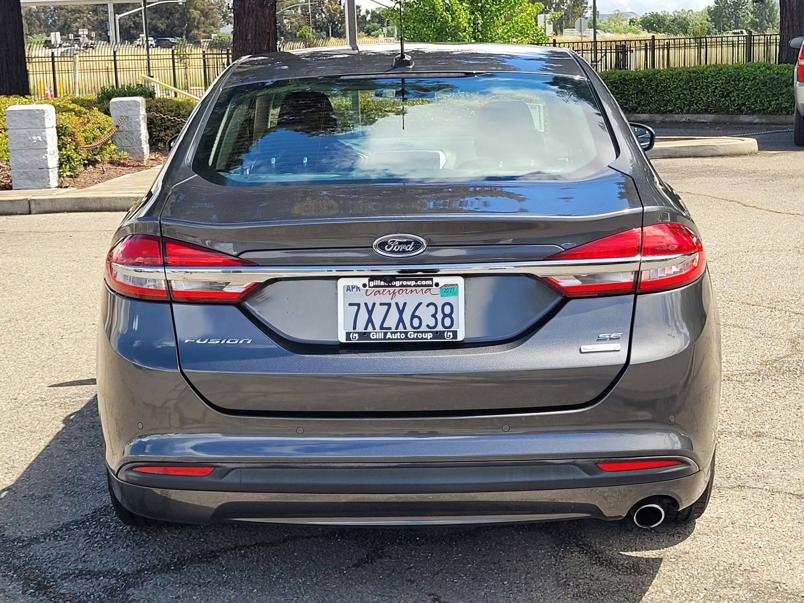 Used 2017 Ford Fusion SE w/ Fusion SE Technology Package image 5