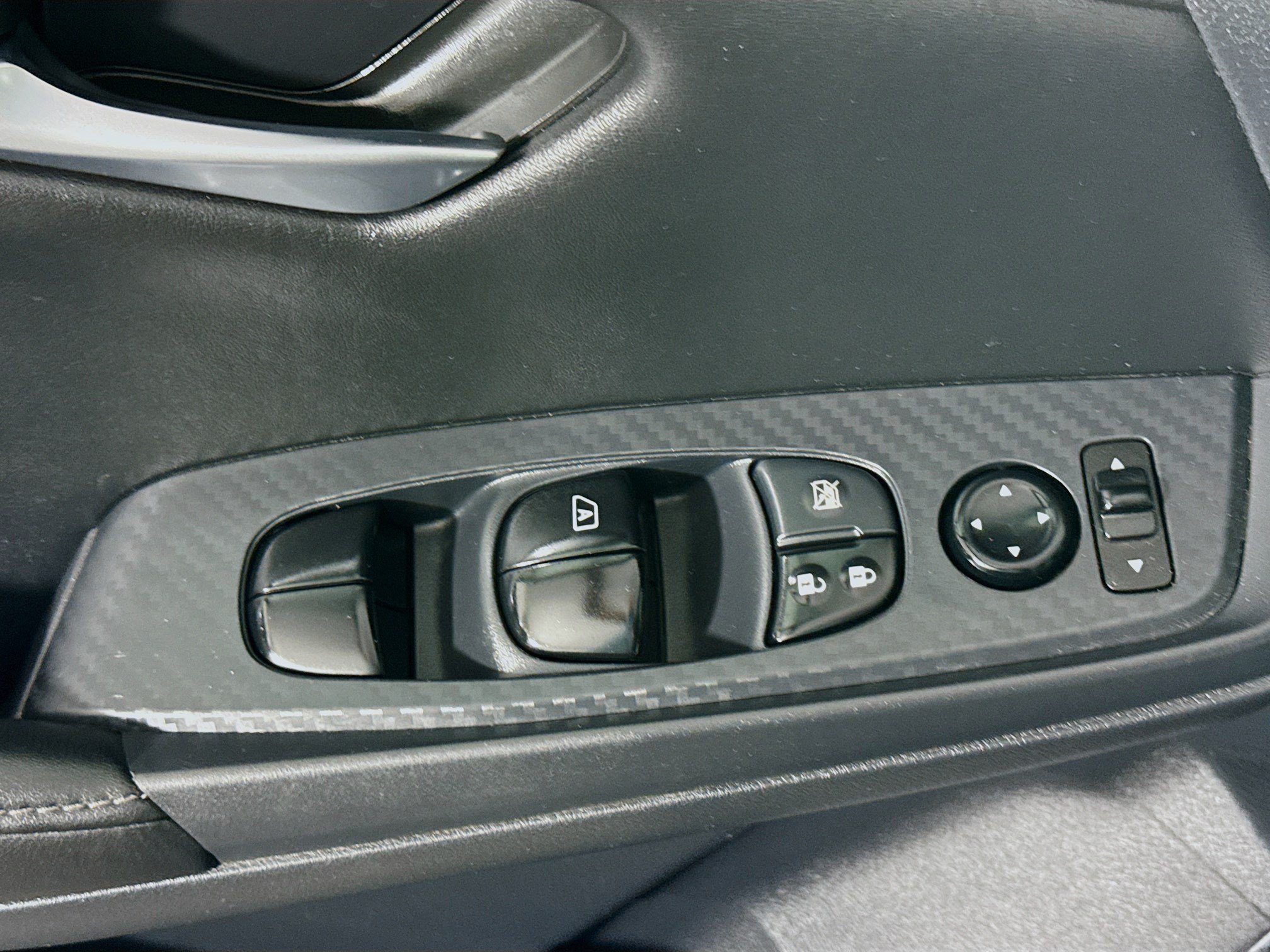 Used 2025 Nissan Sentra SV FWD image 24