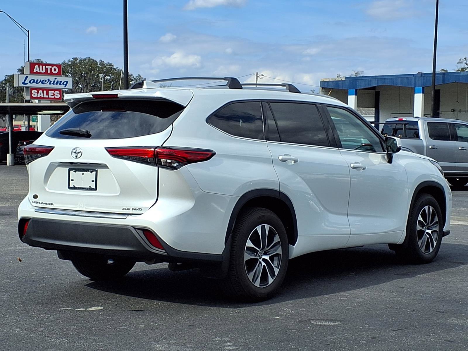 Used 2022 Toyota Highlander XLE image 25