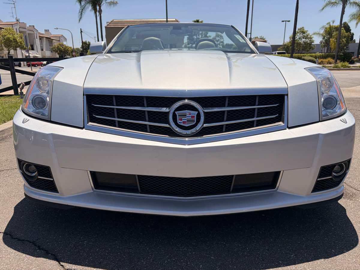 Used 2009 Cadillac XLR RWD image 11