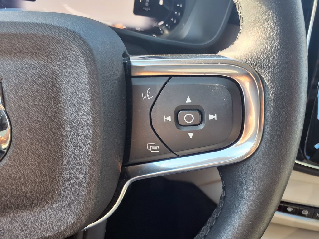 Certified 2023 Volvo XC40 B4 Plus w/ Climate Package FWD image 28