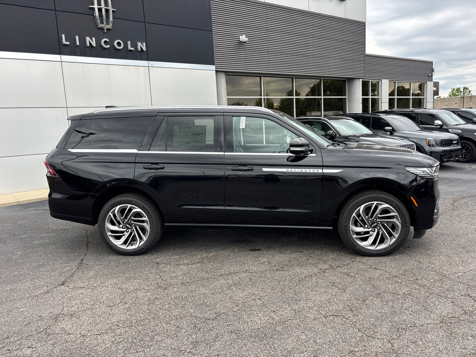 New 2026 Lincoln Navigator Reserve AWD/4WD image 8