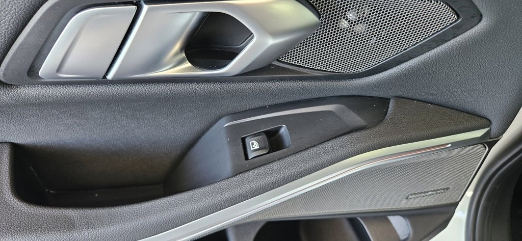 Used 2020 BMW 330i Sedan w/ Premium Package image 18