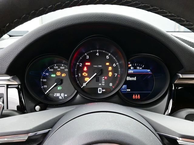 Certified 2023 Porsche Macan image 9