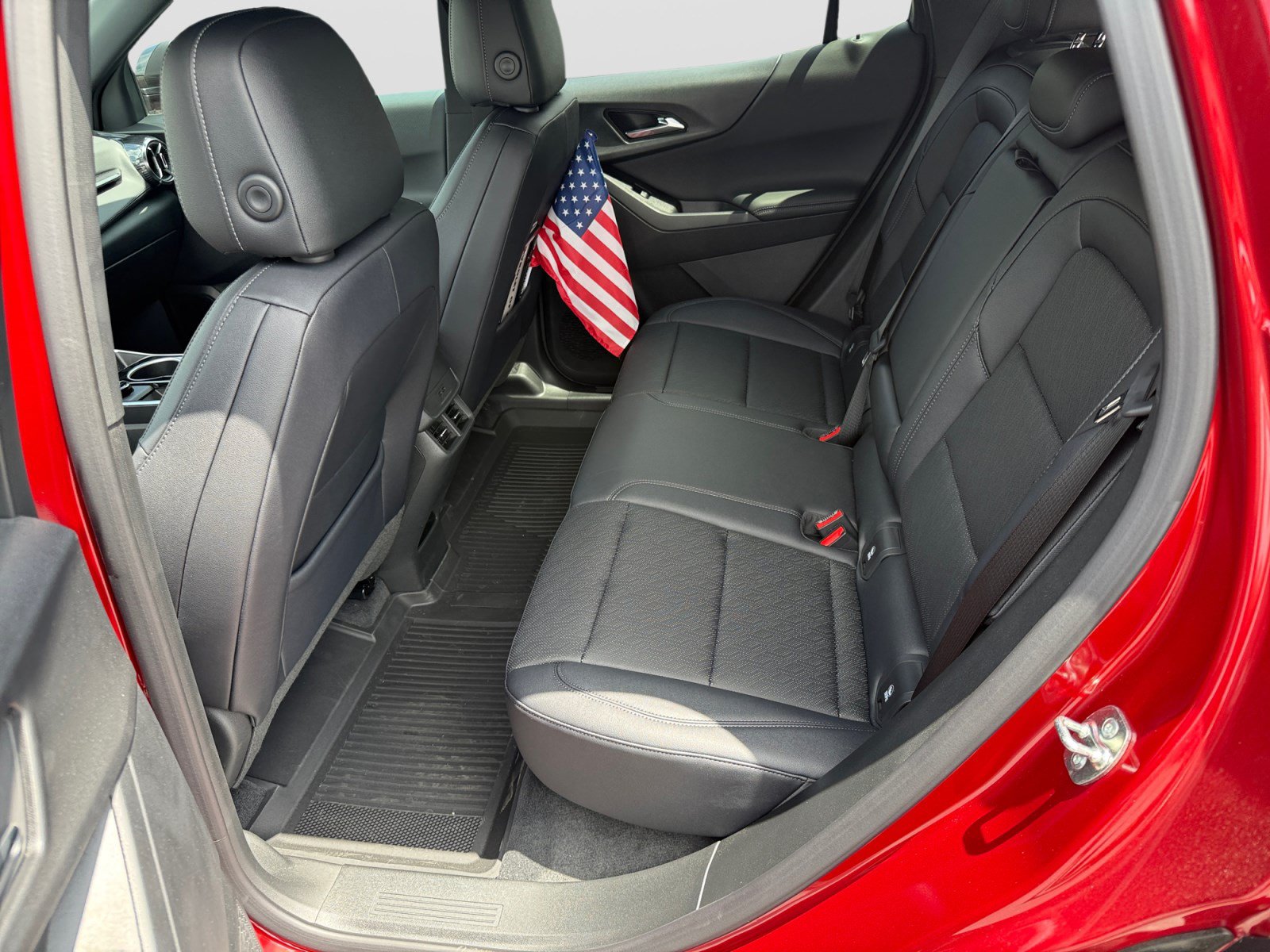 New 2026 Chevrolet Equinox LT w/ Convenience Package II AWD/4WD image 18