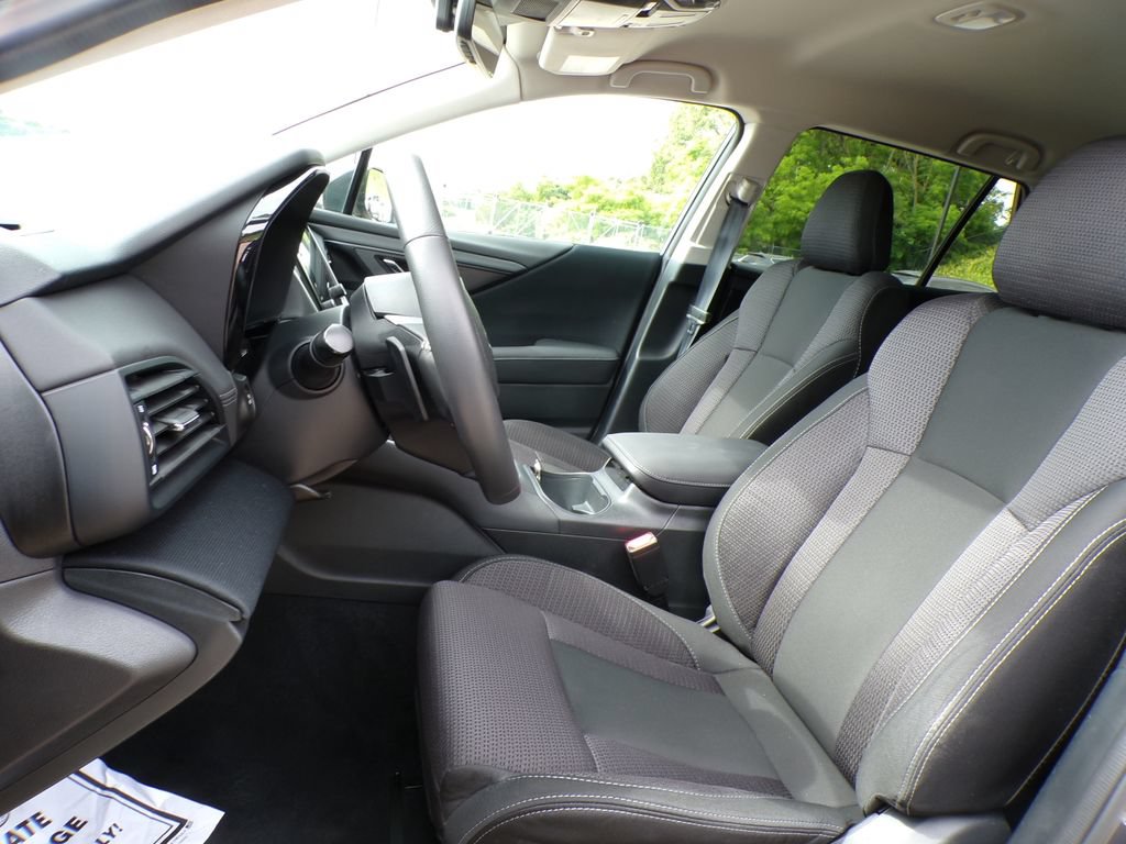 Used 2025 Subaru Outback Premium AWD/4WD image 13
