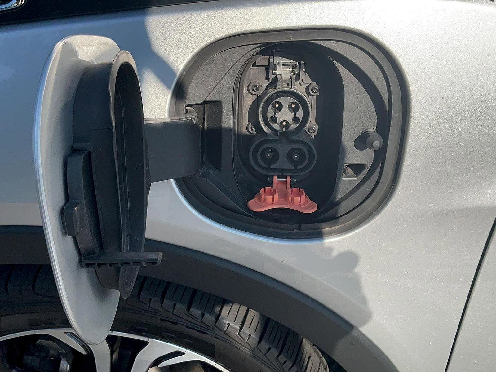 Used 2021 Chevrolet Bolt Premier w/ Infotainment Package image 10