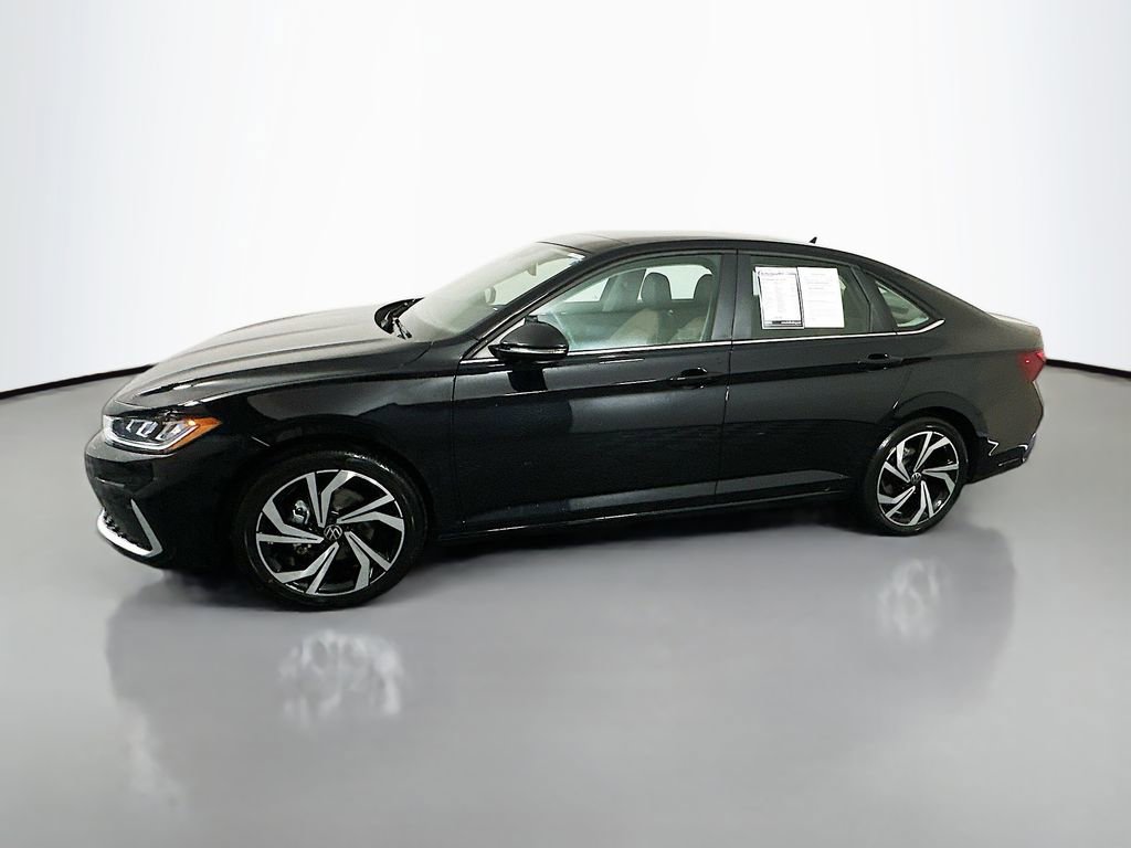 Used 2025 Volkswagen Jetta SEL FWD image 4
